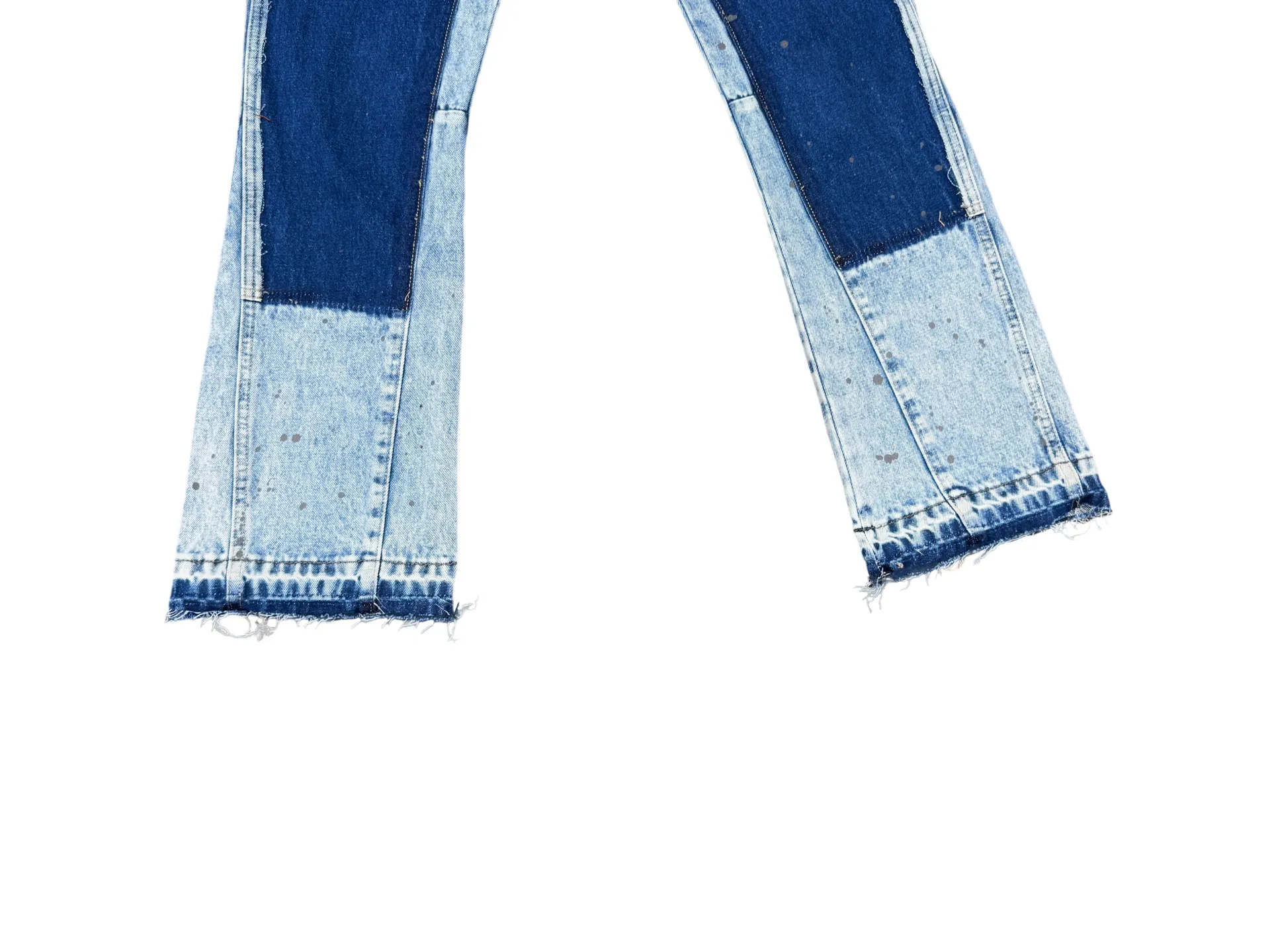 P250💰G94 GALLERY DEPT. Spliced ​​patches, ink-splashed denim bell-bottoms, washed distressed patchwork jeans, denim washing factory. During the process, the owner of the washing factory helped introduce a boss who once worked at Levi's OEM factory and then started his own business. This also paved the way for the following styles. Therefore, Levi's remodeled single product for the base plate is really familiar. Whether it is the fabrics supplied or the lathes used in production, there is nothing to choose from. -Color: blue -Number of codes: 28 30 32 34 36